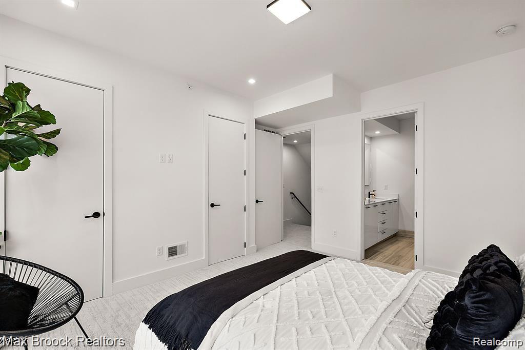 533 E Harrison Avenue, 19, Royal Oak, MI 48067 — Photo 13
