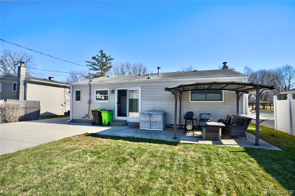 5354 Winshall Drive, Swartz Creek, MI 48473 — Photo 2