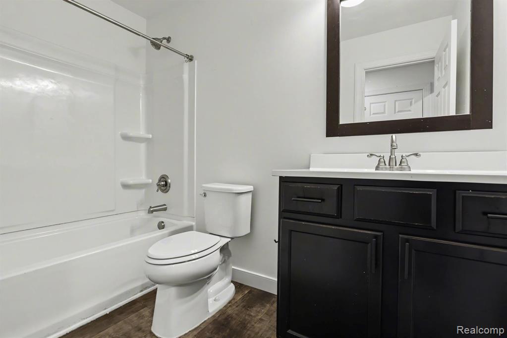 529 Swan River Drive, Benton Harbor, MI 49022 — Photo 12
