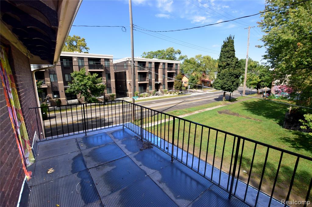 421 University Avenue, Flint, MI 48503 — Photo 10