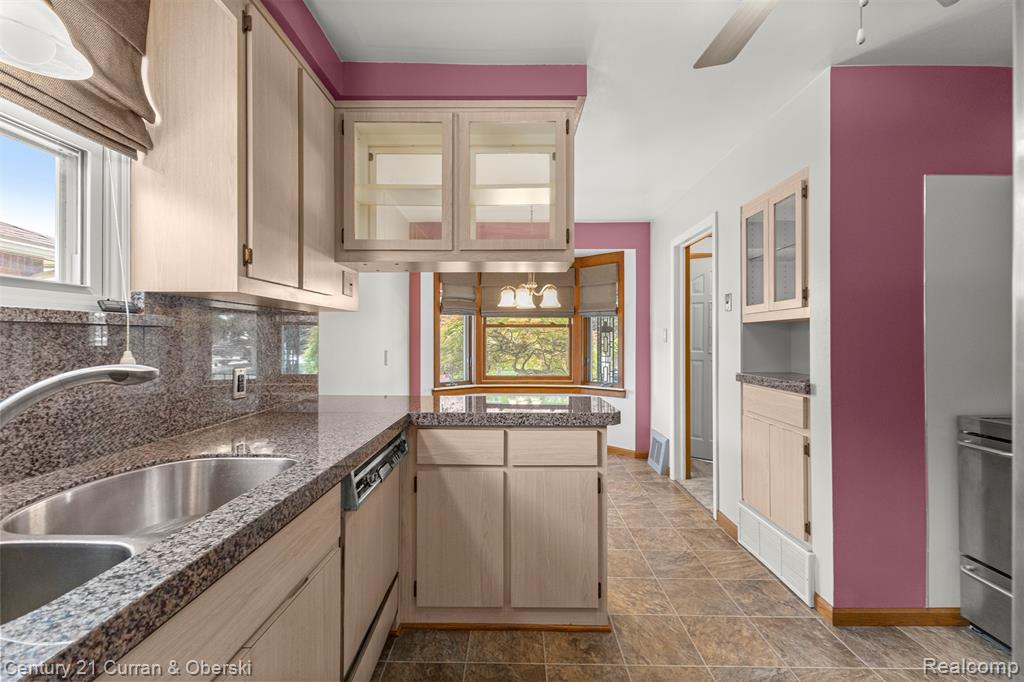 7146 Luana Avenue, Allen Park, MI 48101 — Photo 14