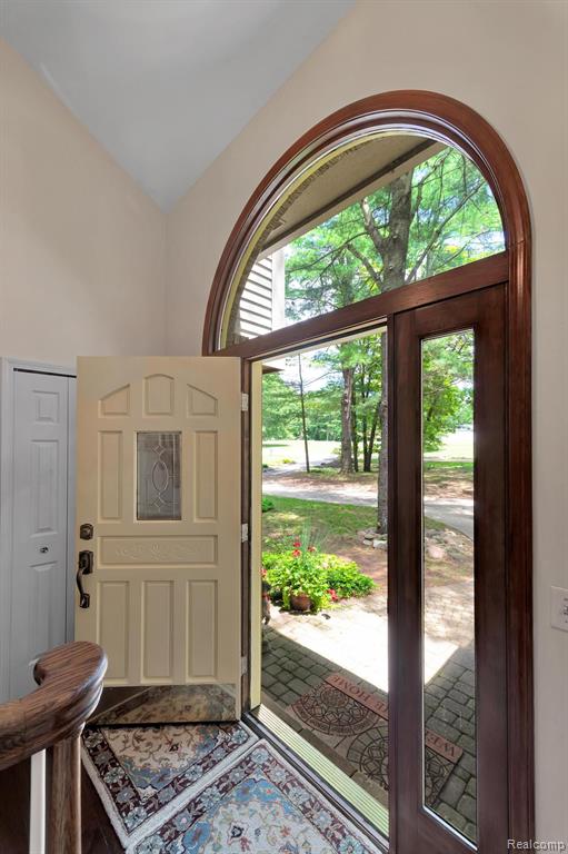 573 NAKOMIS Trail, Lake Orion, MI 48362 — Photo 8