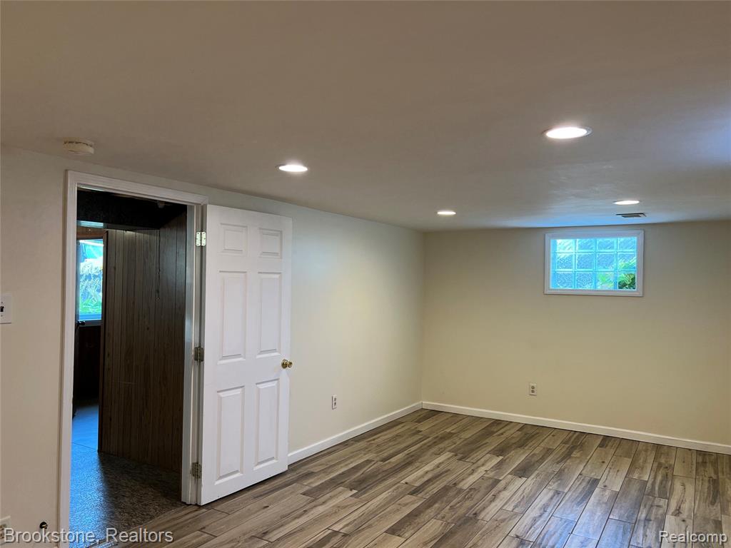 400 E Flint Street, Lake Orion, MI 48362 — Photo 25