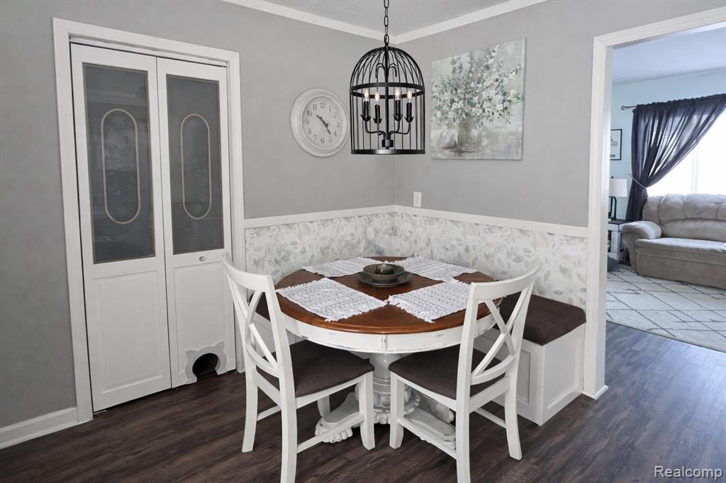 6101 Woodsdale Drive, Grand Blanc, MI 48439 — Photo 9