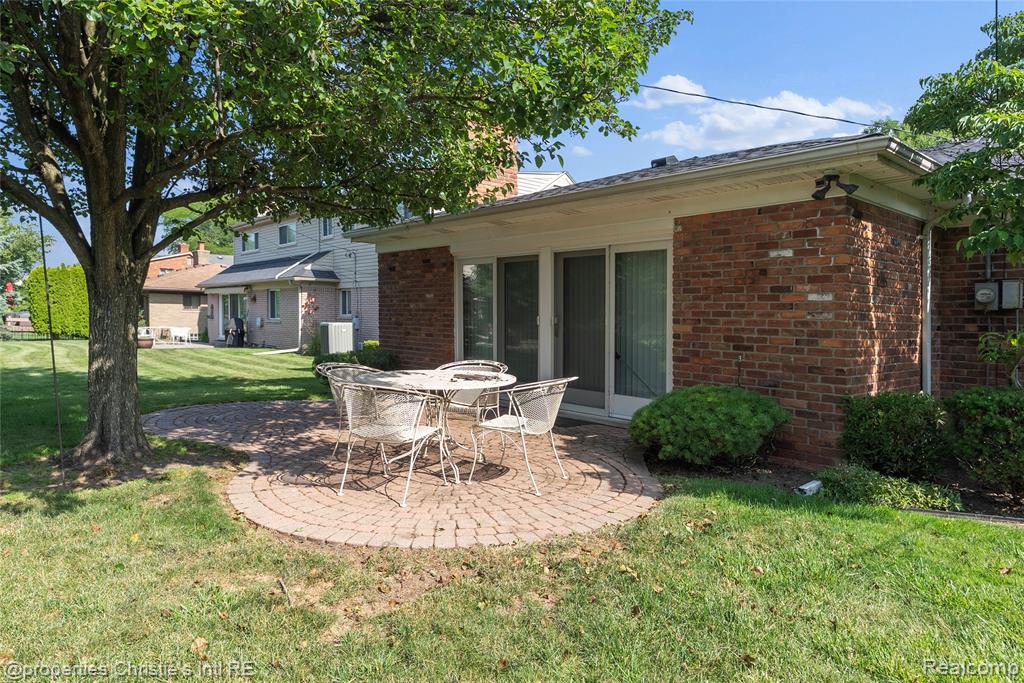 713 Moorland Drive, Grosse Pointe Woods, MI 48236 — Photo 23