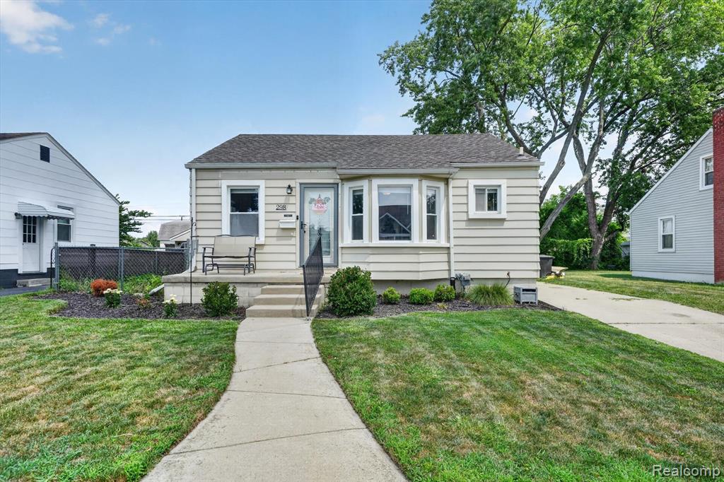 298 W Tacoma Street, Clawson, MI