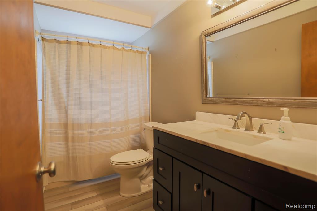 40755 Oakwood Court, Clinton Twp, MI 48038 — Photo 29
