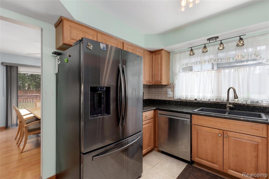 44080 Harsdale Drive, Canton, MI 48187 — Photo 8