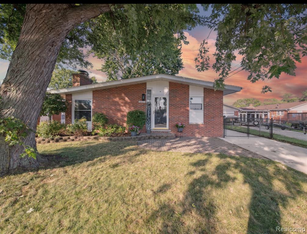 30083 Lisch Street, Gibraltar, MI — Photo 2