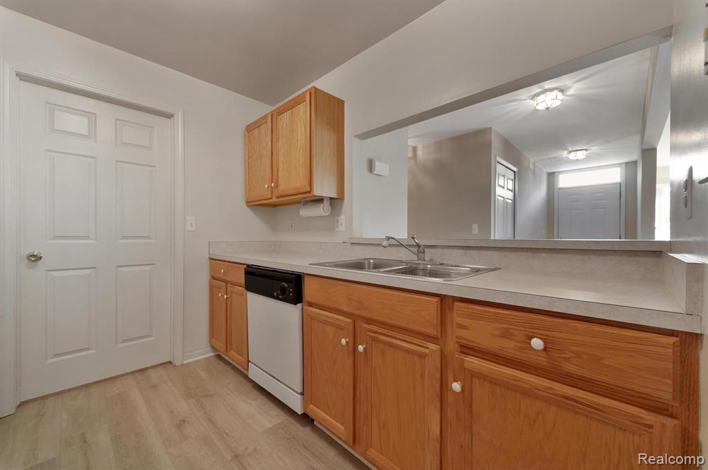 46254 CAVALIER Drive, Macomb, MI 48044 — Photo 15
