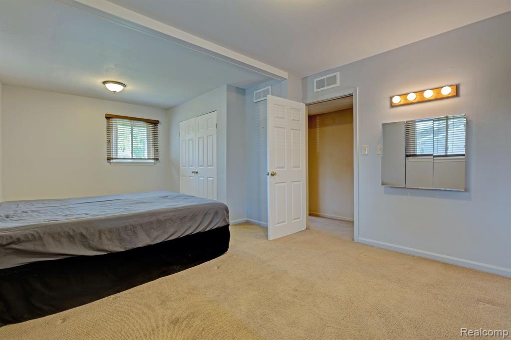 520 PARKVIEW Drive, Plymouth, MI 48170 — Photo 18