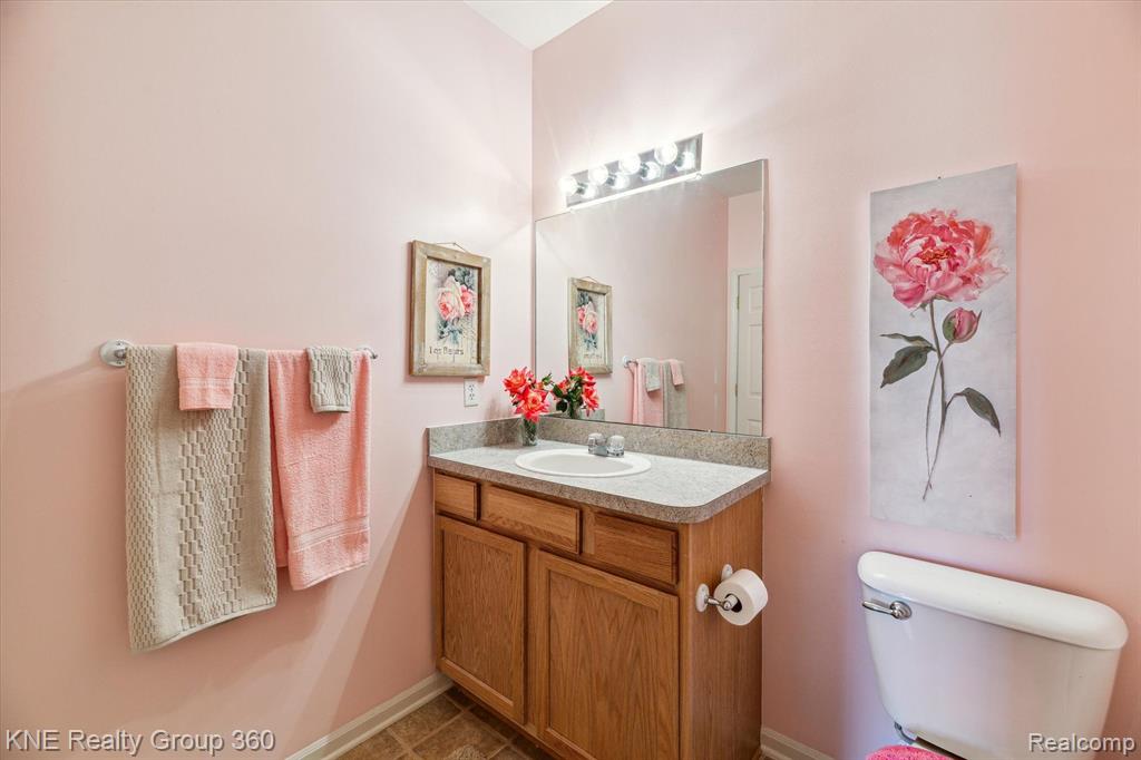 1056 SHIAWASSEE Circle, Howell, MI 48843 — Photo 32