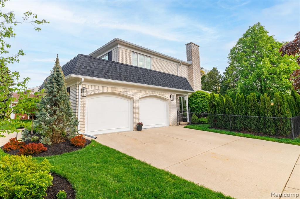 655 CANTERBURY Road, Grosse Pointe Woods, MI 48236 — Photo 48