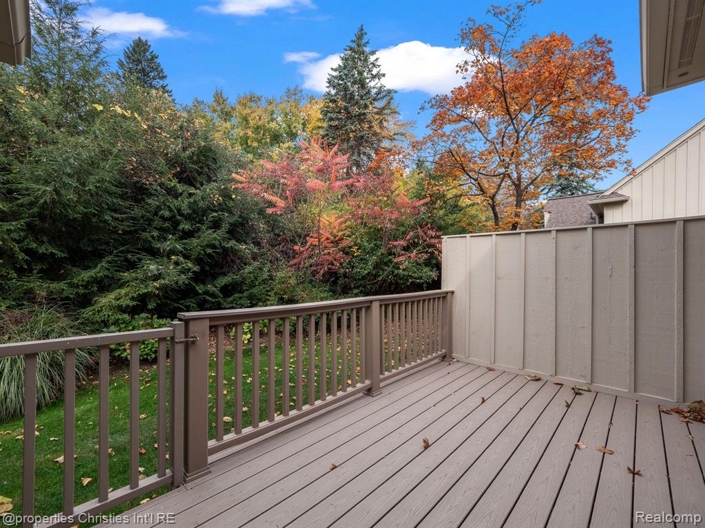 2459 HICKORY GLEN Drive, Bloomfield Hills, MI 48304 — Photo 40