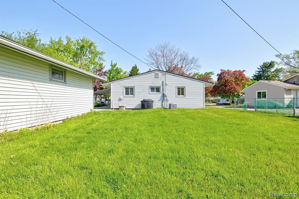 520 PARKVIEW Drive, Plymouth, MI 48170 — Photo 22