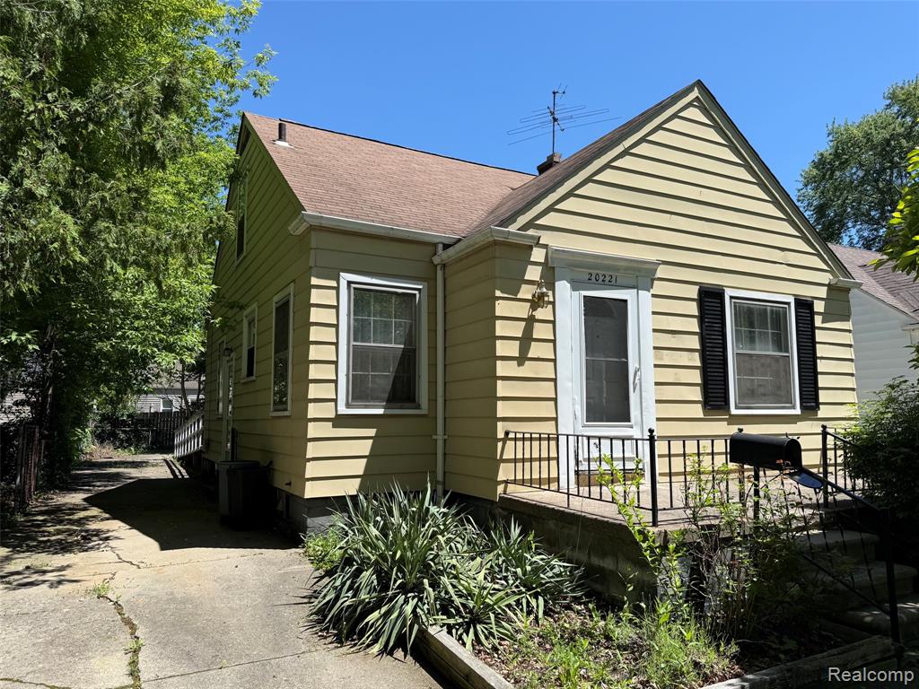20221 Kenosha Street, Harper Woods, MI 48225 — Photo 2