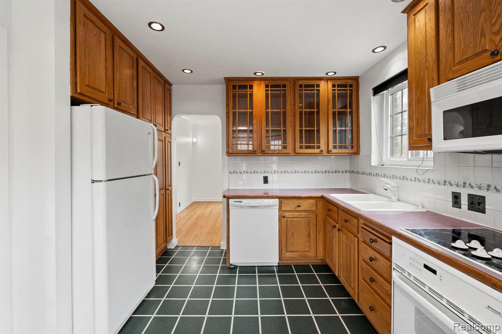 99 WENONAH Drive, Pontiac, MI 48341 — Photo 9