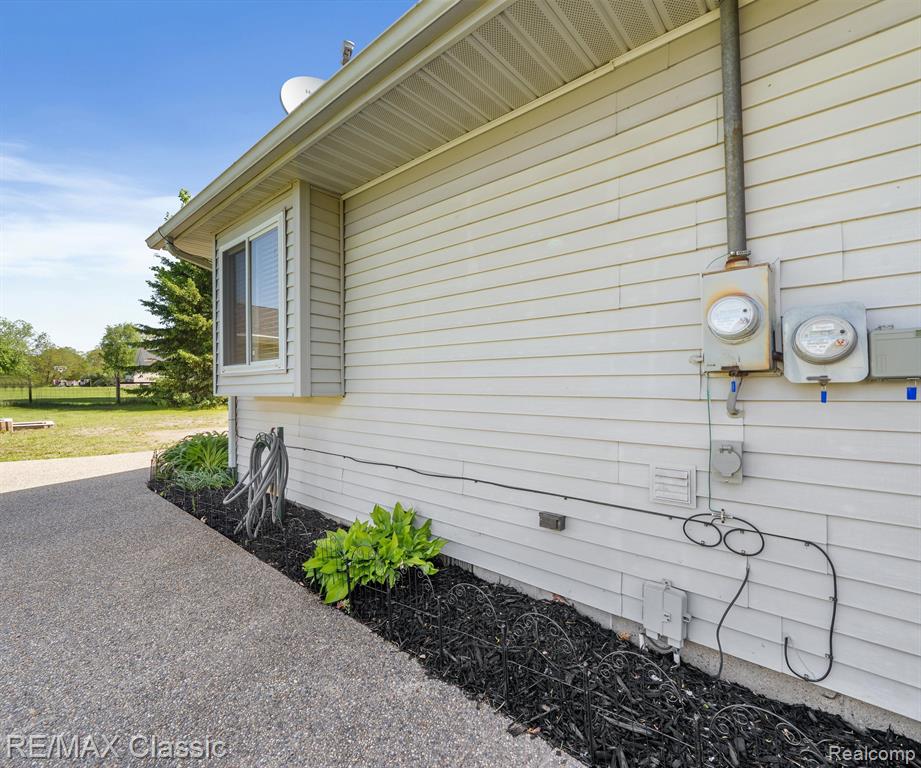 11589 OWOSSO Road, Fowlerville, MI 48836 — Photo 47