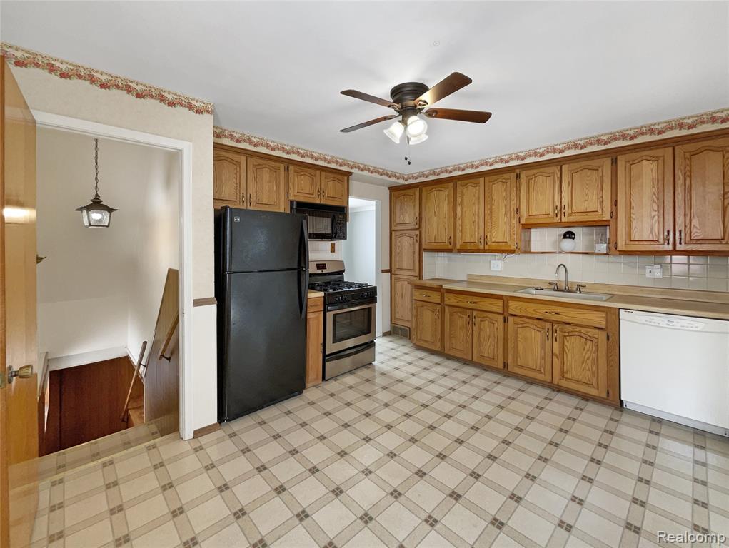 677 BELTON Street, Garden City, MI — Photo 11