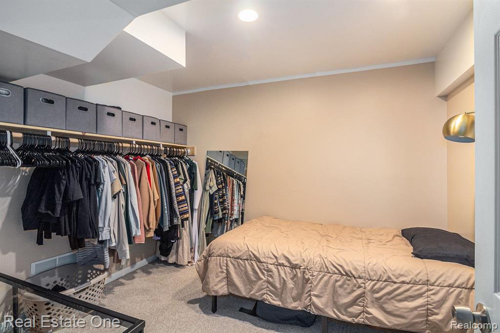 8155 Sheraton Park Drive, Fenton, MI 48430 — Photo 35