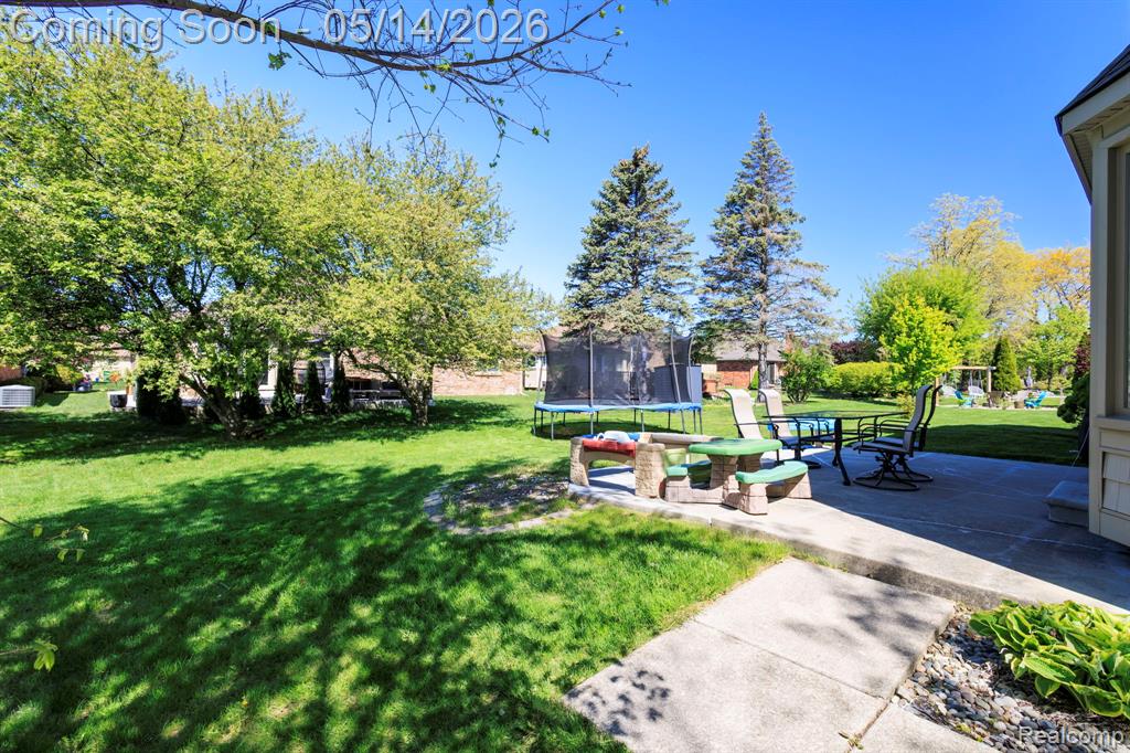 52425 Bryan Michael Drive, Macomb, MI 48042 — Photo 35
