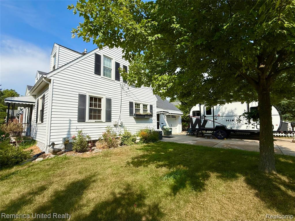 603 N Michigan Avenue, Howell, MI 48843 — Photo 3