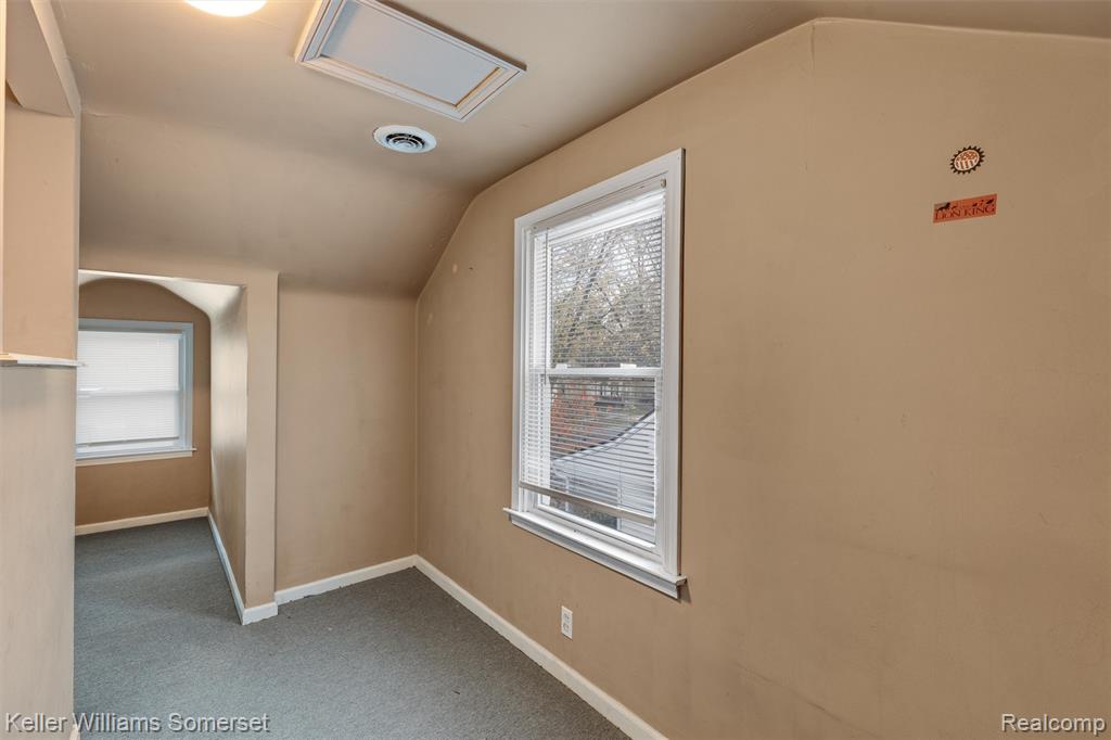 19239 Beaconsfield Street, Harper Woods, MI 48225 — Photo 18