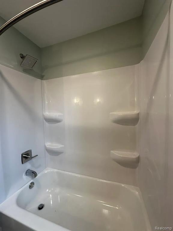 1449 BENVENUE Street, Sylvan Lake, MI 48320 — Photo 13