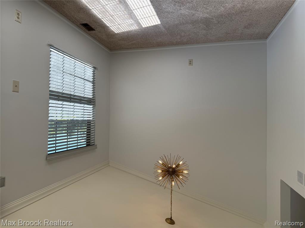 7352 MEADOWRIDGE Circle, West Bloomfield, MI — Photo 10