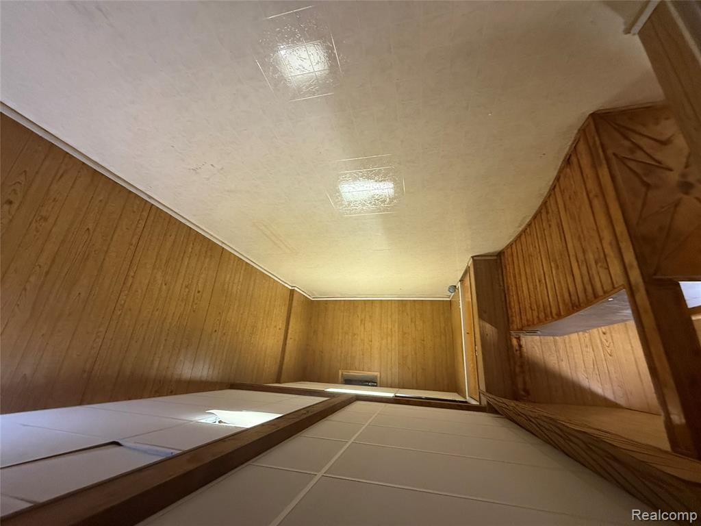 6193 N Bankle Court, Dearborn Heights, MI 48127 — Photo 10