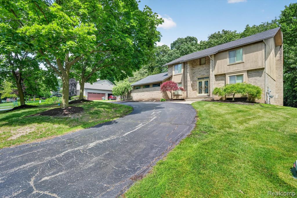 6153 Pickwood Drive, West Bloomfield, MI — Photo 29