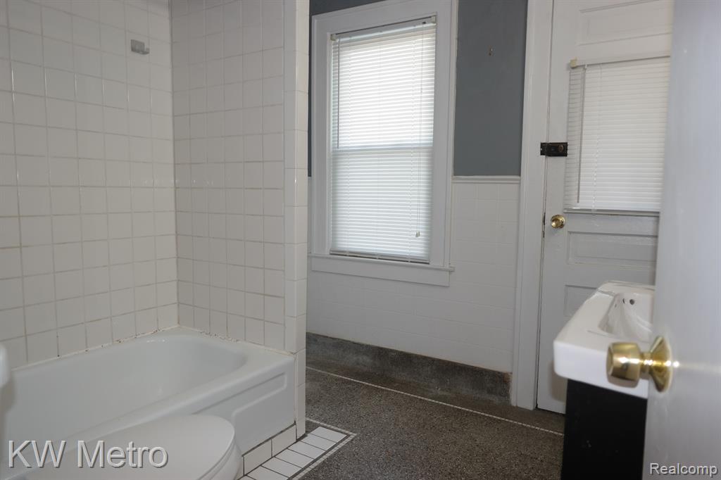 900 HARVARD Road, Berkley, MI 48072 — Photo 13