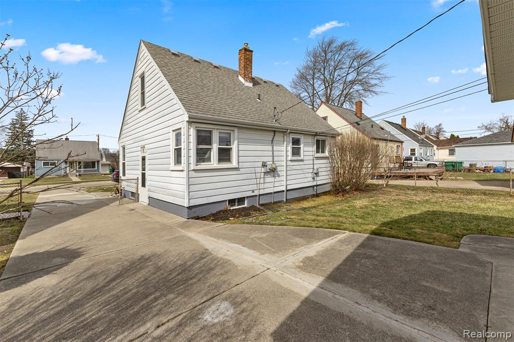 6872 Lathers Street, Garden City, MI — Photo 33