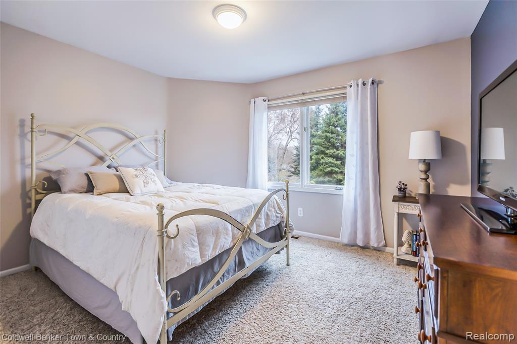 47740 Royal Pointe Drive, Canton, MI 48187 — Photo 34
