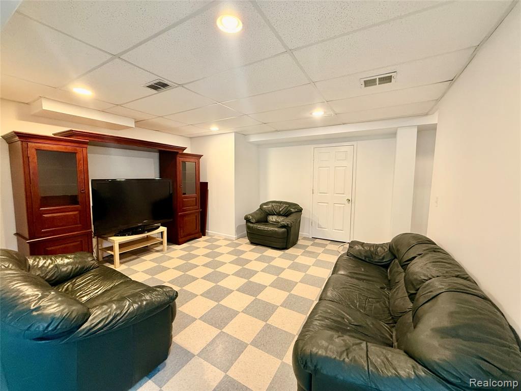 44000 Settlers Creek Court, Novi, MI — Photo 19