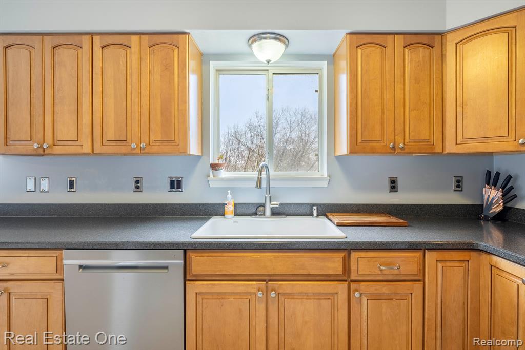 65 S WILLIAMS LAKE Road, Waterford, MI 48327 — Photo 14