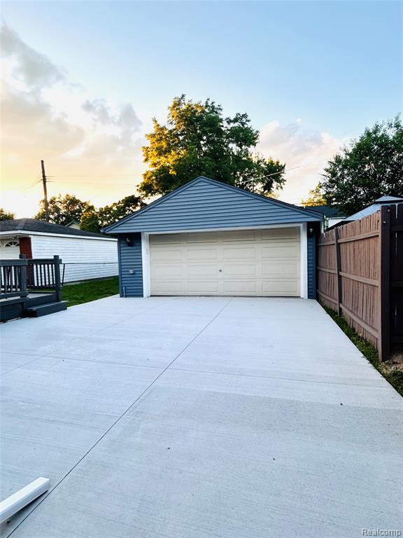 734 Highland Street, Wyandotte, MI 48192 — Photo 8