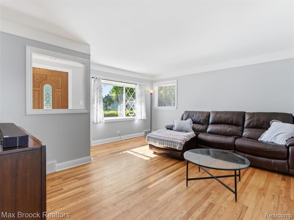 47375 Harry Street, Utica, MI 48317 — Photo 5