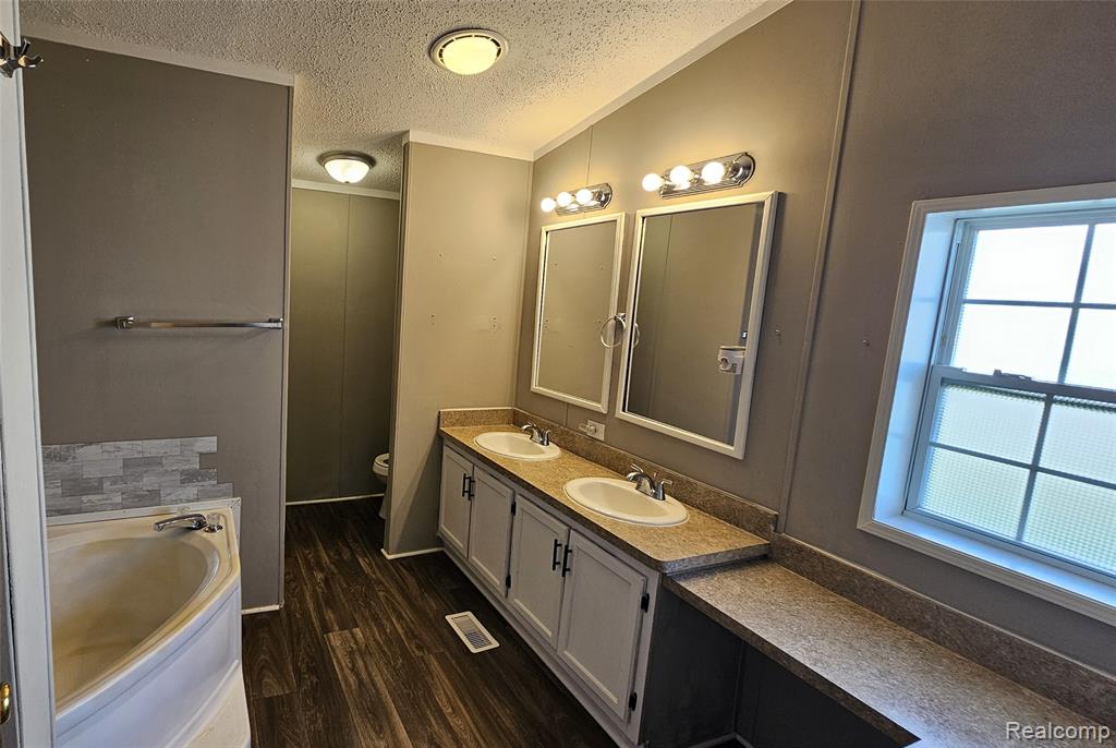 9481 Andrew Court, Davisburg, MI 48350 — Photo 14