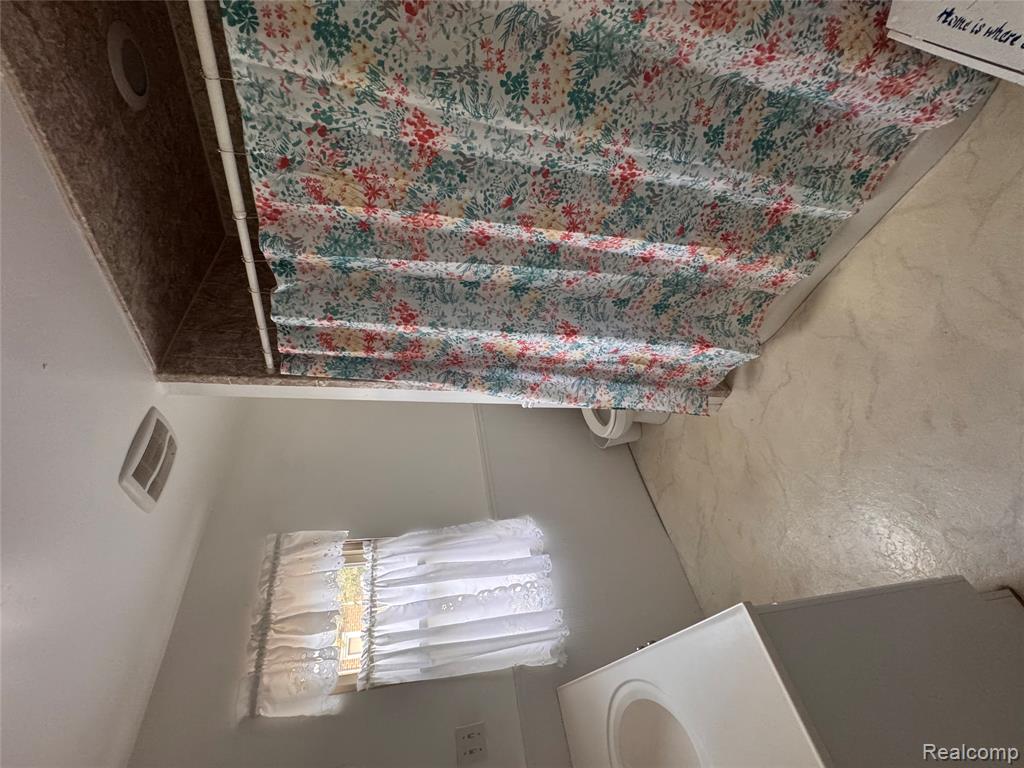 5032 Brady Street, Swartz Creek, MI 48473 — Photo 12