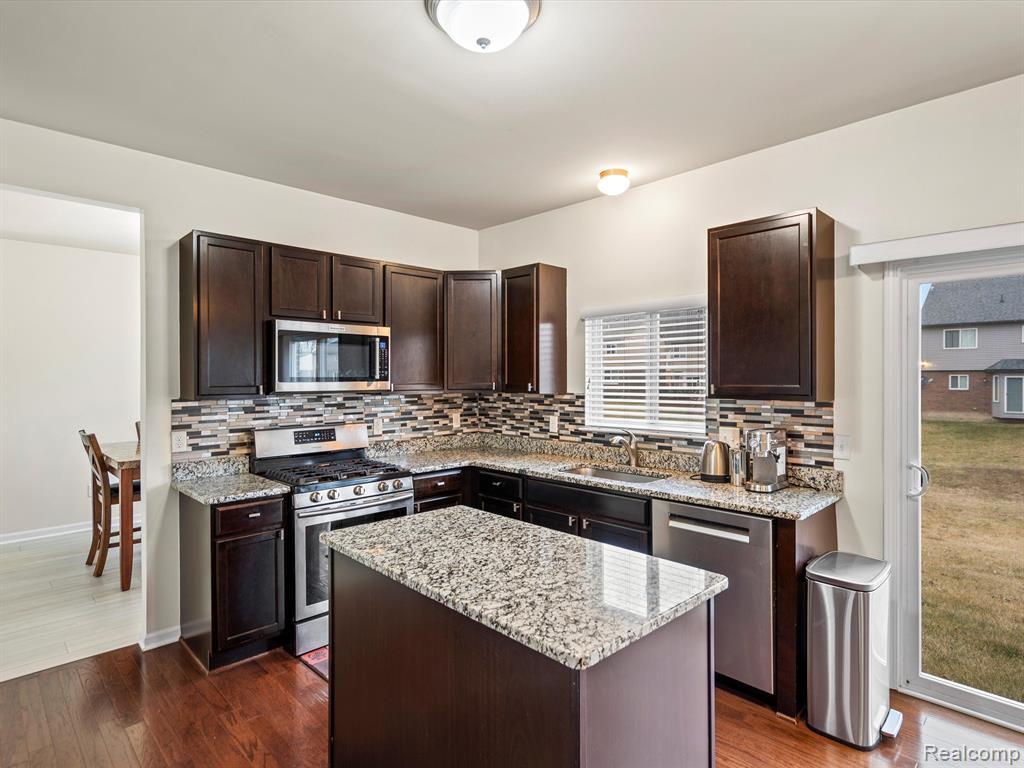 13521 S CUMBERLAND Drive, Van Buren, MI 48111 — Photo 11