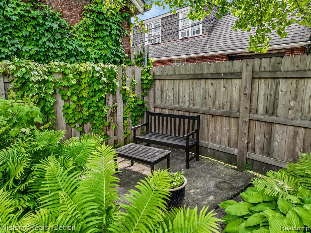 1027 Burns Street, Detroit, MI 48214 — Photo 59