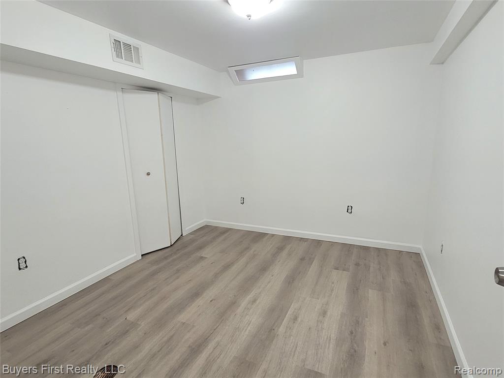 26040 Marlowe Place, Oak Park, MI 48237 — Photo 22