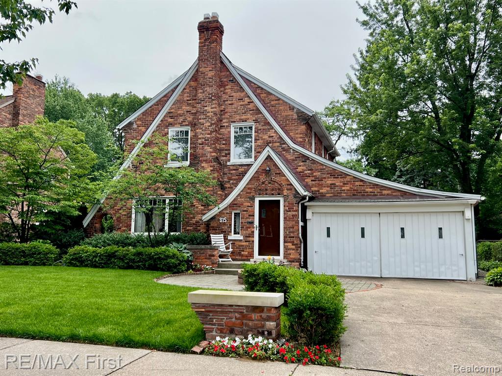815 Oakridge, Ferndale, MI 48220 — front exterior