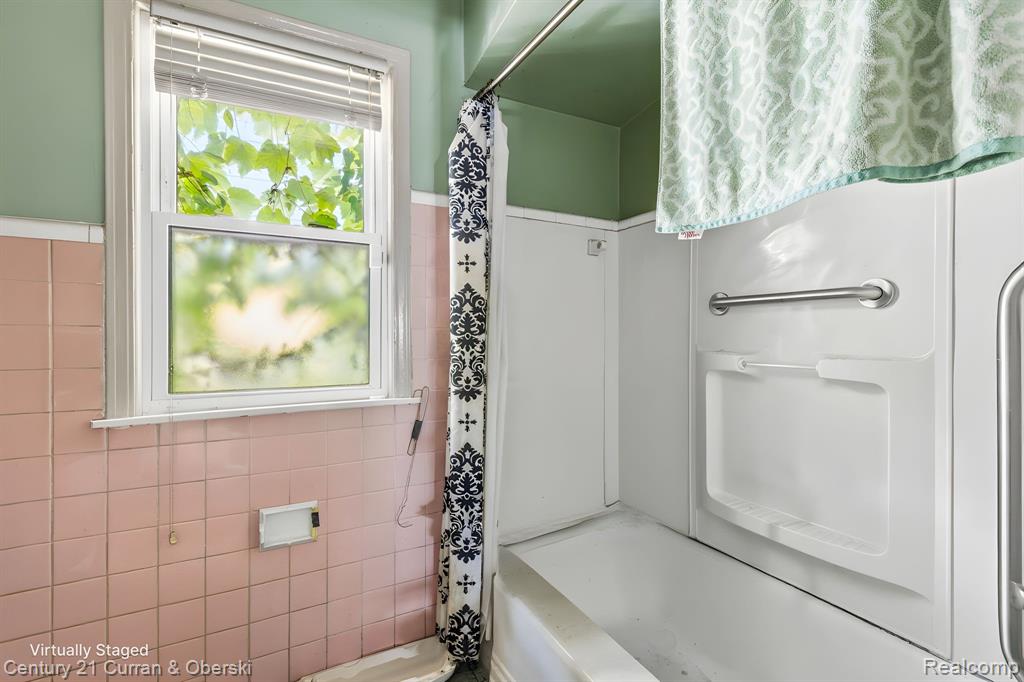 6427 ARTESIAN Street, Detroit, MI 48228 — Photo 11