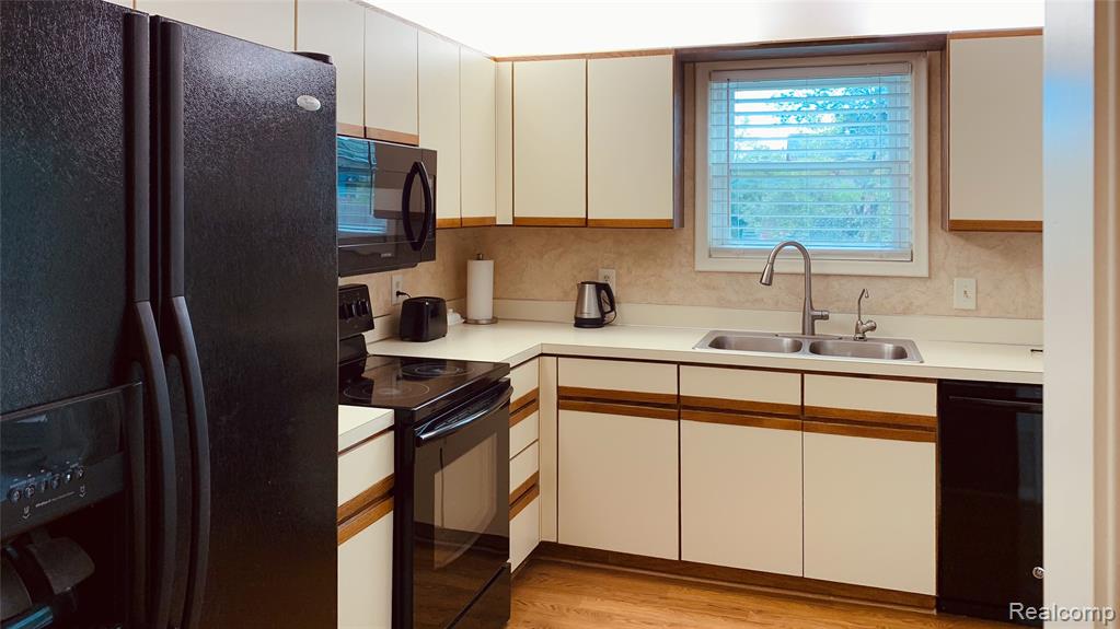 5229 Regimental Banner Drive, Grand Blanc, MI 48439 — Photo 7
