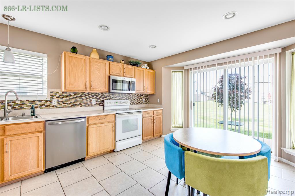 7068 Anna Drive, Belleville, MI 48111 — Photo 15