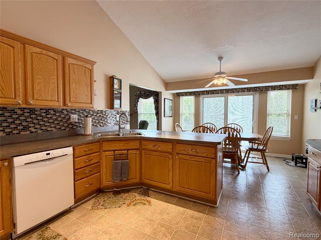23601 Oakleigh Avenue, Woodhaven, MI 48183 — Photo 15