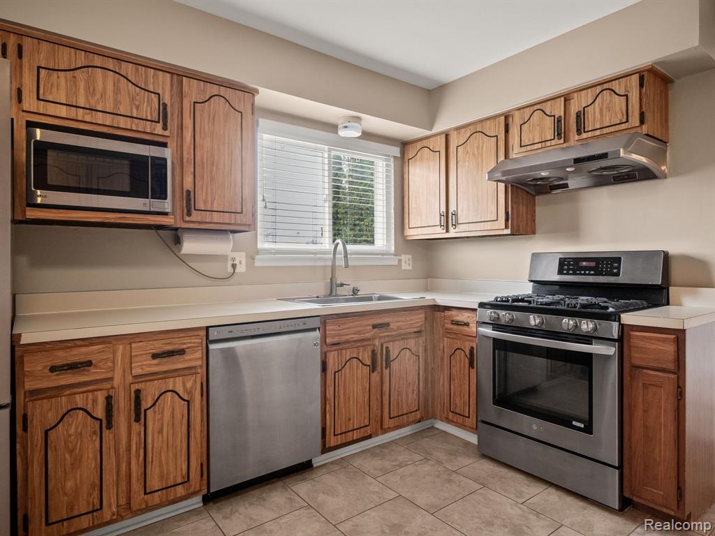 4783 STODDARD Drive, Troy, MI 48085 — Photo 13