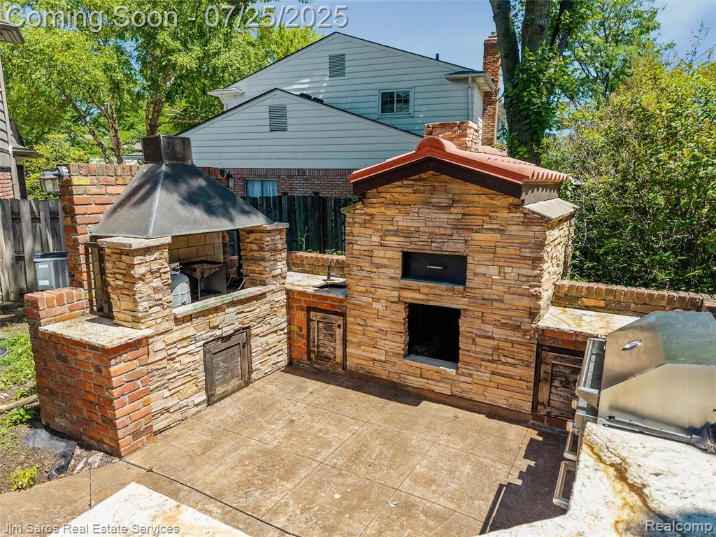 753 Perrien Place, Grosse Pointe Woods, MI 48236 — Photo 29
